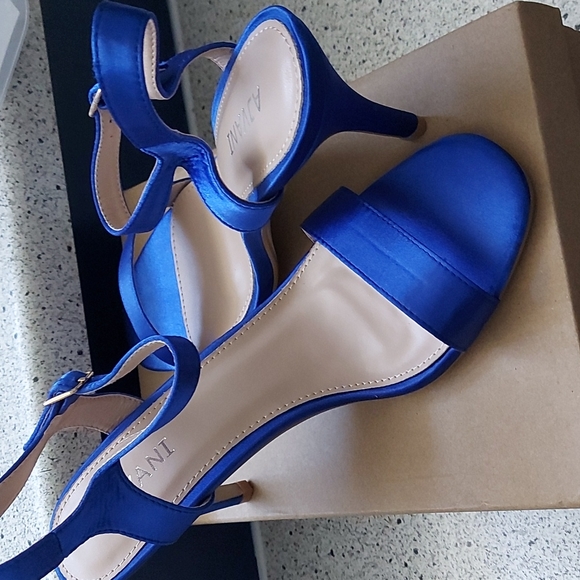 AVANTI BLUE 👠 HEELS SIZE 8.5 - Picture 4 of 4